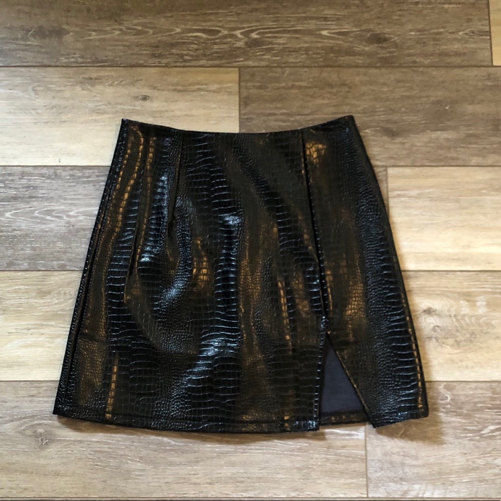 BLACK SNAKESKIN LEATHER SKIRT